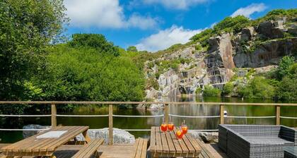 TRESSA, open-plan, two pets welcome, in St Breward