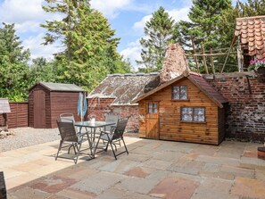 Outdoor dining - Croft Granary, Stillington (York)