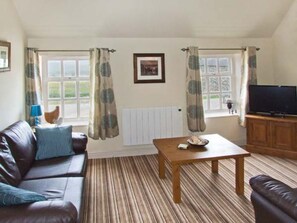 Living area - Curlew Cottage, Hartington (Buxton)