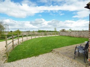 Property grounds - The Cart Shed Retreat in York (York)
