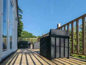 Terrace/patio - Riverside Cottage, Scarborough (Scarborough)