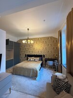 Decoración personalizada, muebles diferentes y escritorio 