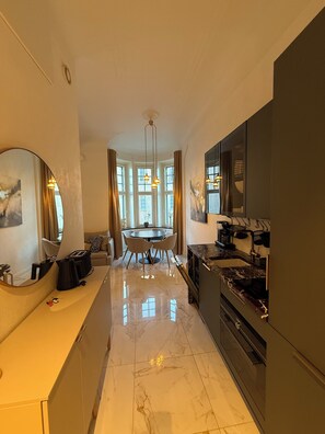 Private kitchen - Modern Luxury Flat - Steps to Station (Helsinki)