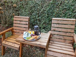 Outdoor dining - Hayloft Cottage, Staintondale (Staintondale)