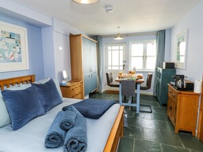 Interior - Broadstone Boathouse, Dartmouth (Dartmouth)