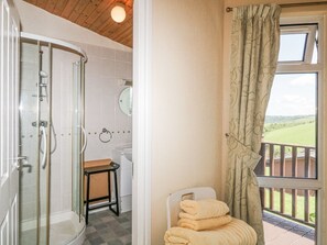 Bathroom - Lodge 16, near Millbrook. 3bed (Torpoint)