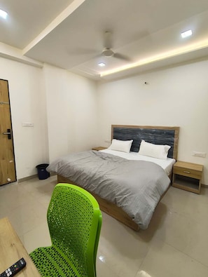 Classic Double Room | Desk, blackout curtains, iron/ironing board, free WiFi - Hotel The Skyluxe (Agra)