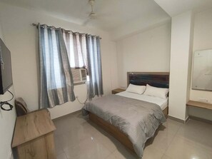 Classic Double Room | Desk, blackout curtains, iron/ironing board, free WiFi - Hotel The Skyluxe (Agra)