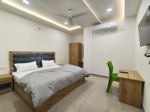 Hotel The Skyluxe