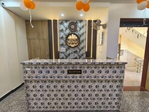 Lobby - Hotel The Skyluxe (Agra)