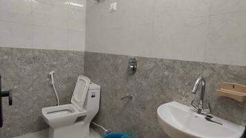 Classic Double Room | Bathroom