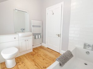 Shower - Mor Awel, Beaumaris, Anglesey (Beaumaris)