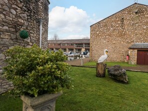 Property grounds - 9 Swan House, Tewitfield Marina (Carnforth)
