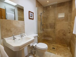Shower - The Stables, Thornhill (Thornhill)