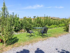 Outdoor dining - The Cabin Retreat in Amlwch (Amlwch)