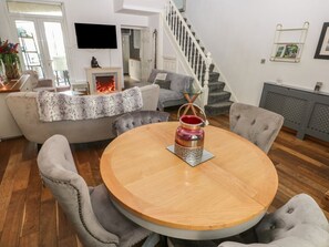 Dining - 5 Pontardulais Road, Llangennech (Llanelli)