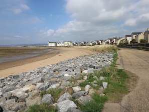 Beach - 5 Pontardulais Road, Llangennech (Llanelli)