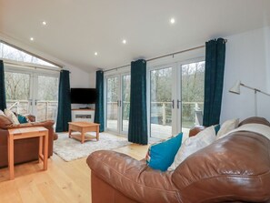 Living area - 2 Miller's Island in Lanreath. (Looe)