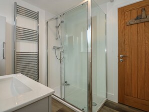 Shower - Tawny's Roost, Snettisham (King's Lynn)