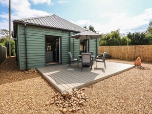 Outdoor dining - Tawny's Roost, Snettisham (King's Lynn)