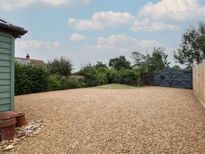 Property grounds - Tawny's Roost, Snettisham (King's Lynn)