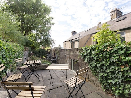 Outdoor dining. Bobbin Cottage Retreat in Matlock