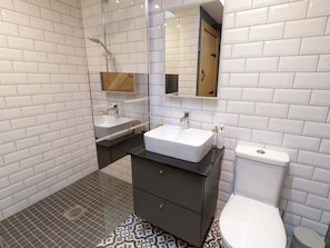 Shower - The Croft in Newtown-Crommelin (Ballymena)