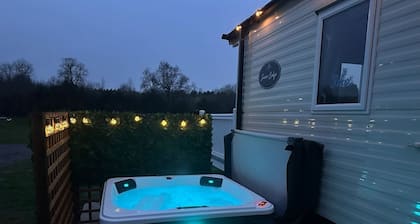 Swan Lake Lodges 3 Swannington