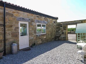 Terrace/patio - Field Cottage, Staithes (Saltburn-by-the-Sea)