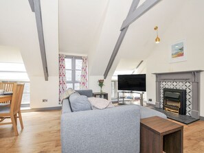 Living area - Charming Beach Retreat in Looe (Looe)