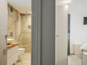 Shower - Charming Beach Retreat in Looe (Looe)
