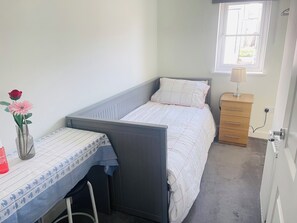3 bedrooms, iron/ironing board, Internet, bed sheets - Quiet Home Free Parking Near Pentland Hills (Edinburgh)