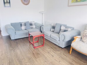 Living area - Quiet Home Free Parking Near Pentland Hills (Edinburgh)