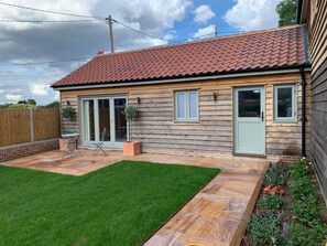 Terrace/patio - Lodge Cottage, Harwich (Harwich)