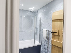 Shower - Lodge Cottage, Harwich (Harwich)