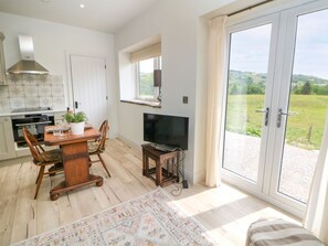 Interior - The Plucking Shed - A Cozy Vineyard Retreat (Stockport)