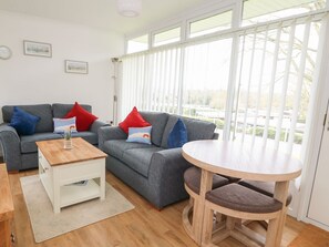 Living area - Pebbles: A Cozy Retreat in Cromer (Cromer)