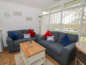 Living area - Pebbles: A Cozy Retreat in Cromer (Cromer)