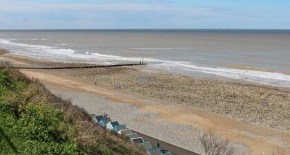 Pebbles: A Cozy Retreat in Cromer
