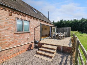 Outdoor dining - Little Owl Barn, Upton Snodsbury (Worcester)