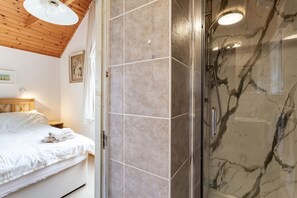 Shower - Thorsvik: A Coastal Gem in Broadford (Isle of Skye)