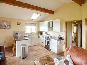 Private kitchen - Valley View Lodge, Welshpool (Welshpool)