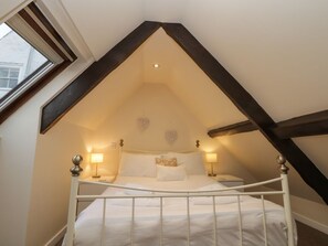 WiFi - Robins Nest: Cozy Retreat Near Harbour (Whitby)