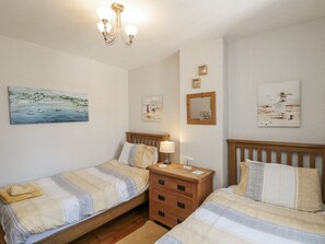 Room - Chapel Cottage with Off-Road Parking (Filey)