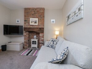 Living area - Chapel Cottage with Off-Road Parking (Filey)