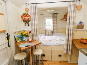 Room - Shepherds Hut - The Hurdle, Rosemarket (Milford Haven)