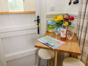 Interior - Shepherds Hut - The Hurdle, Rosemarket (Milford Haven)