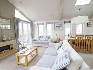 Living area - 44 Heritage Park, Stepaside (Narberth)
