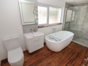 Shower - Sandtop, Tenby, Pembrokeshire (Tenby)