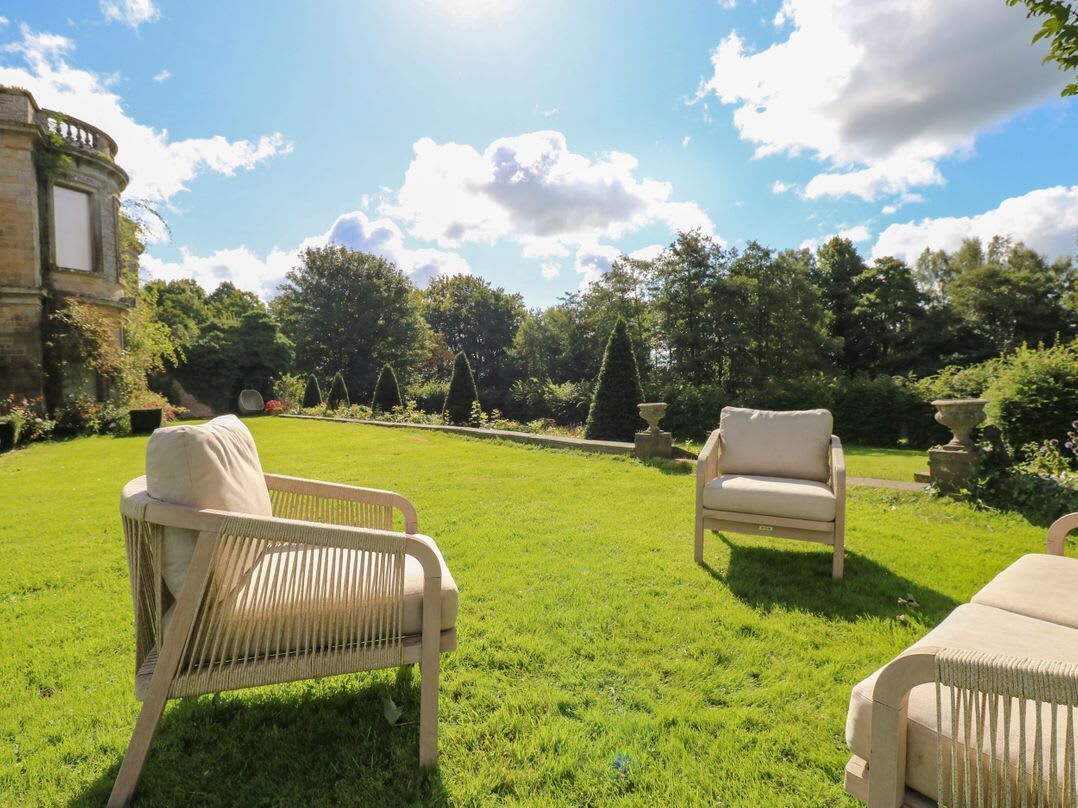 المنطقة المحيطة بالمنشأة